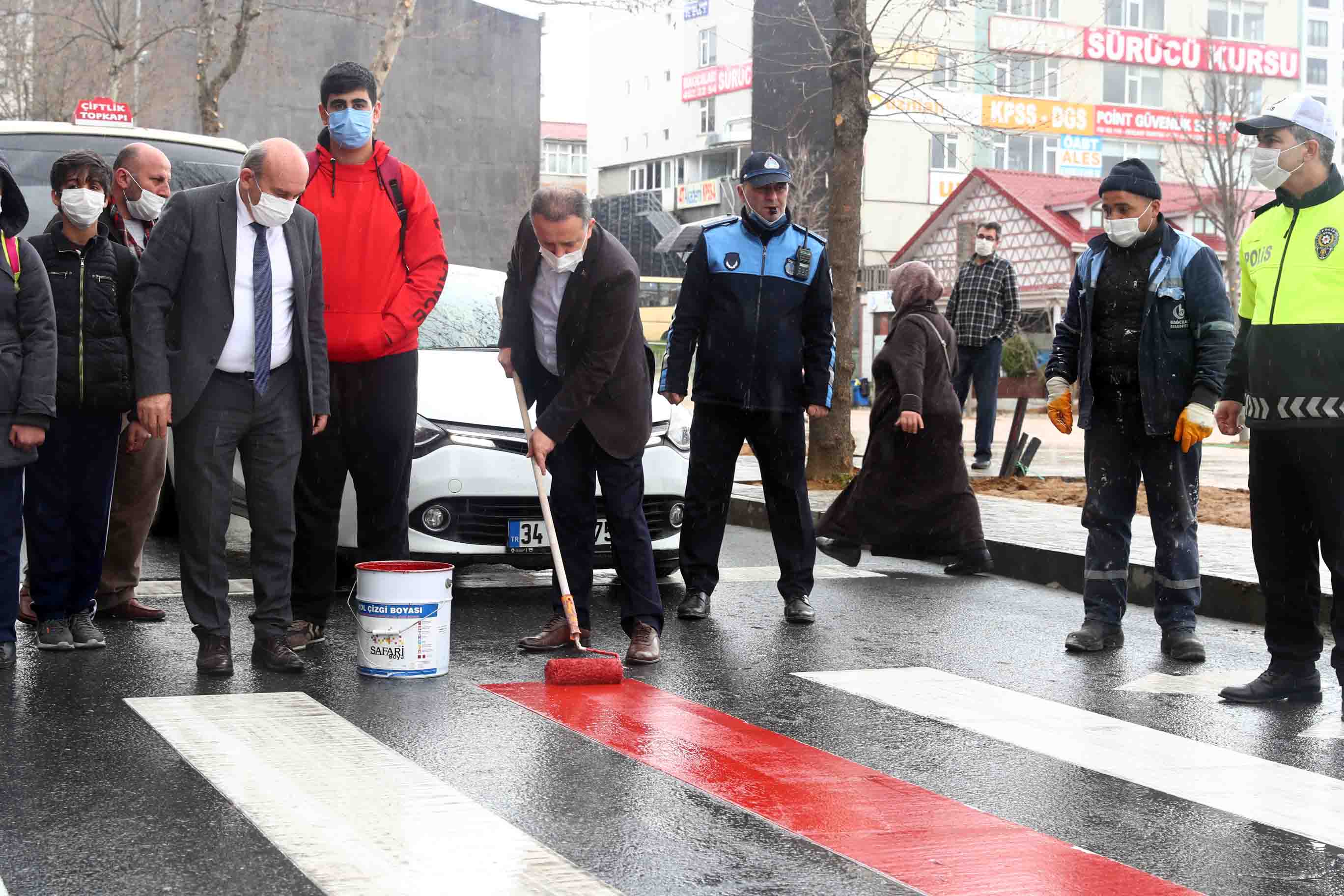 t c bagcilar belediyesi resmi web sitesi bagcilar da kaymakam ve baskan yaya gecitlerini kirmiziya boyadi